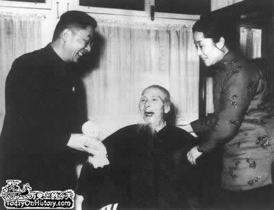 国画大师齐白石在北京病逝。