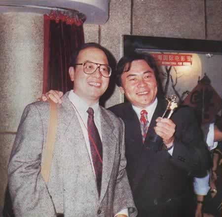 第一届上海国际电影节开幕。